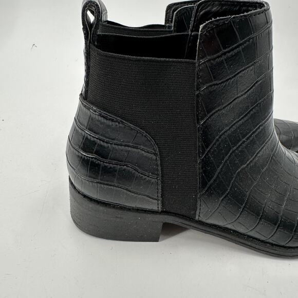 DOLCE VITA Tristan Chelsea Boots in Black Textured Leather // 8.5 - Picture 5 of 10